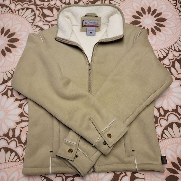 Columbia Jackets & Blazers - Columbia Convert Women's Beige Sherpa Lined Board Jacket.